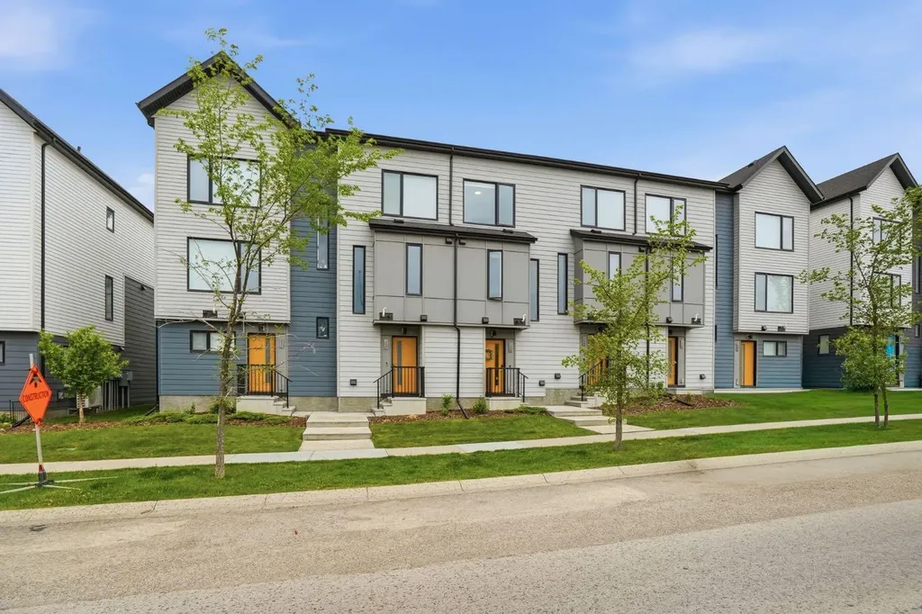 595 Evanston Link NW Calgary AB T3P 1S2