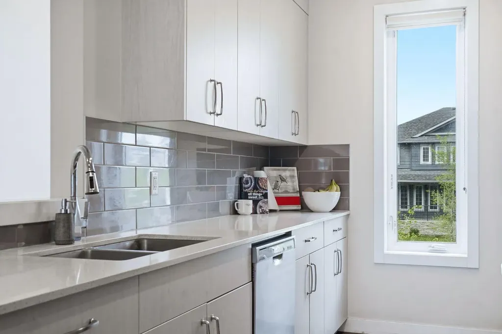 595 Evanston Link NW Calgary AB T3P 1S2