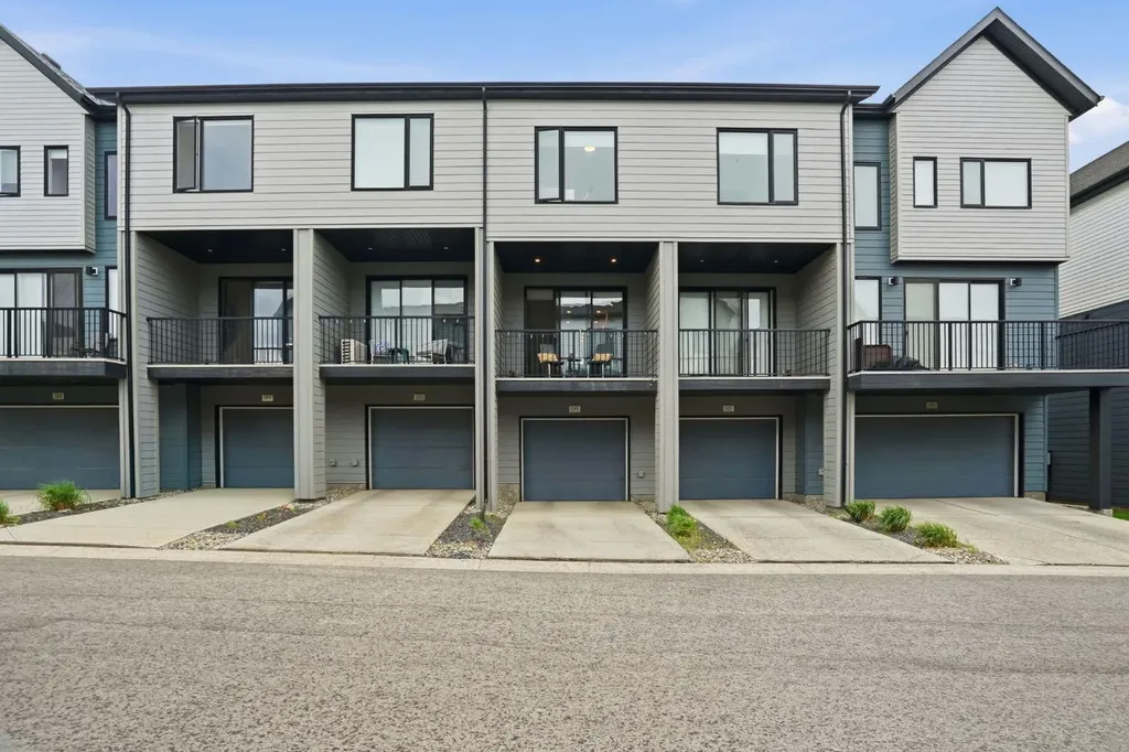 595 Evanston Link NW Calgary AB T3P 1S2