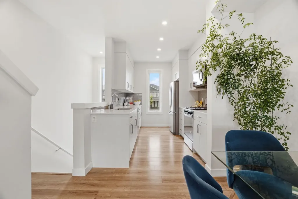 595 Evanston Link NW Calgary AB T3P 1S2