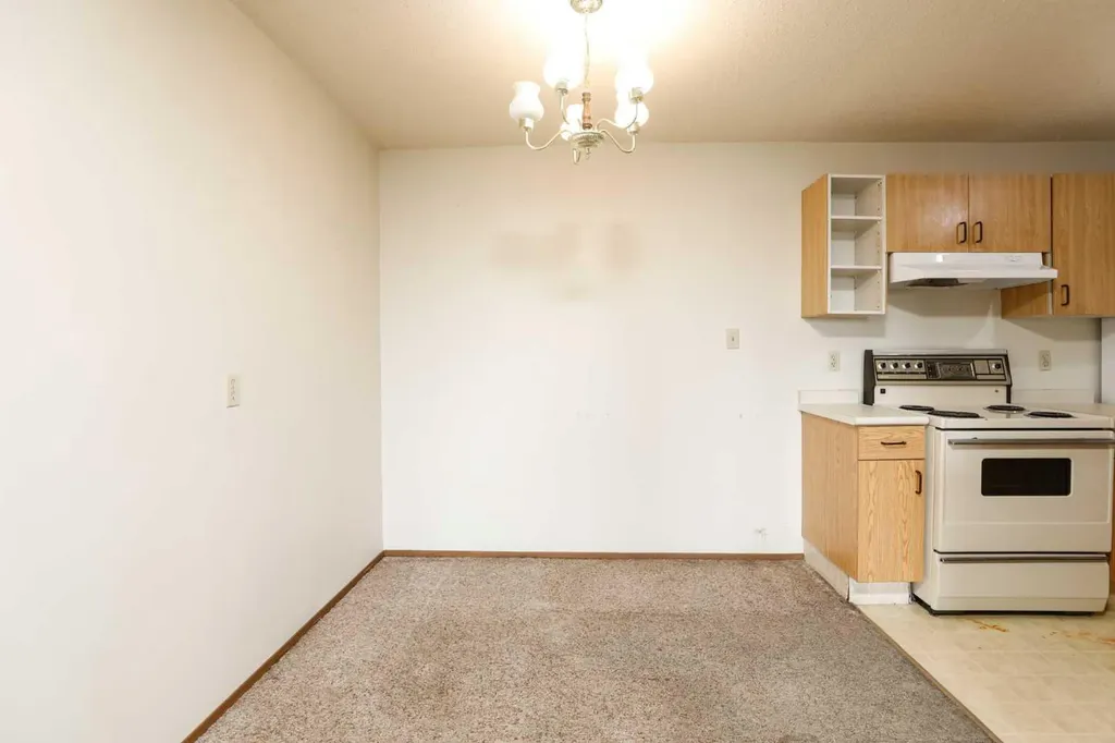 85 Foxbend Crescent N Lethbridge AB T1H 5T4