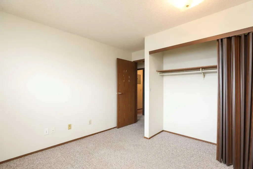 85 Foxbend Crescent N Lethbridge AB T1H 5T4