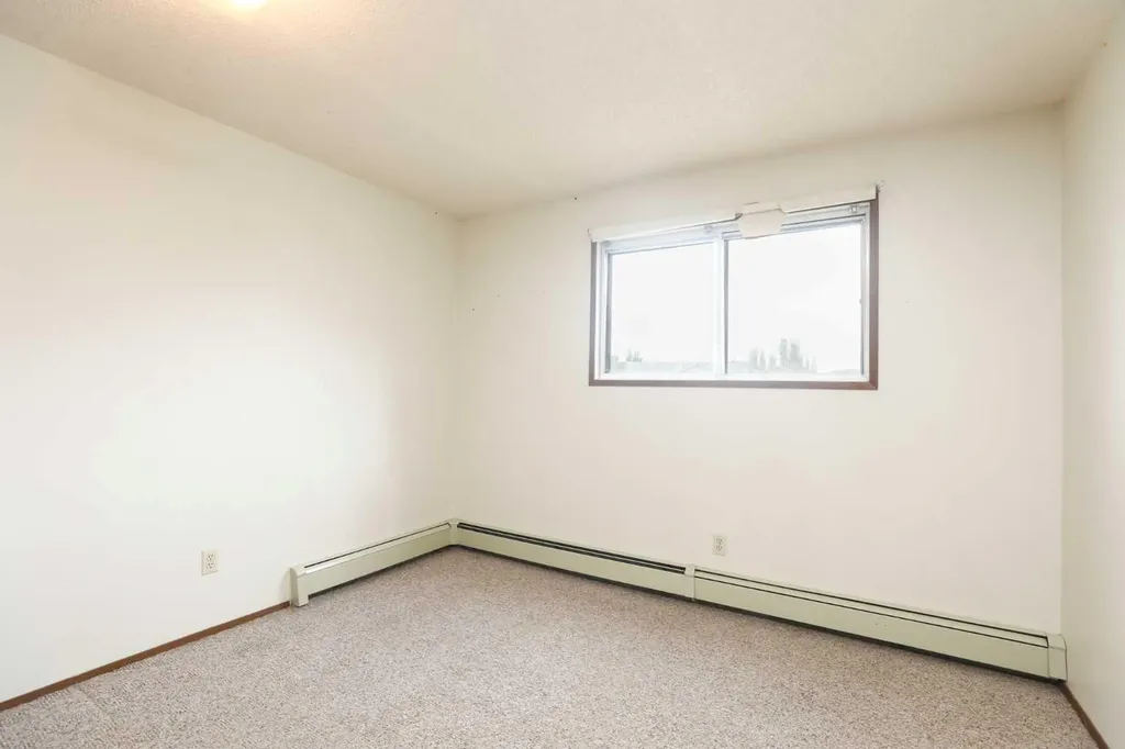 85 Foxbend Crescent N Lethbridge AB T1H 5T4