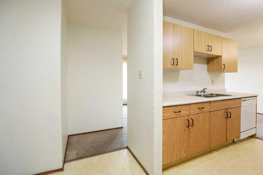 85 Foxbend Crescent N Lethbridge AB T1H 5T4