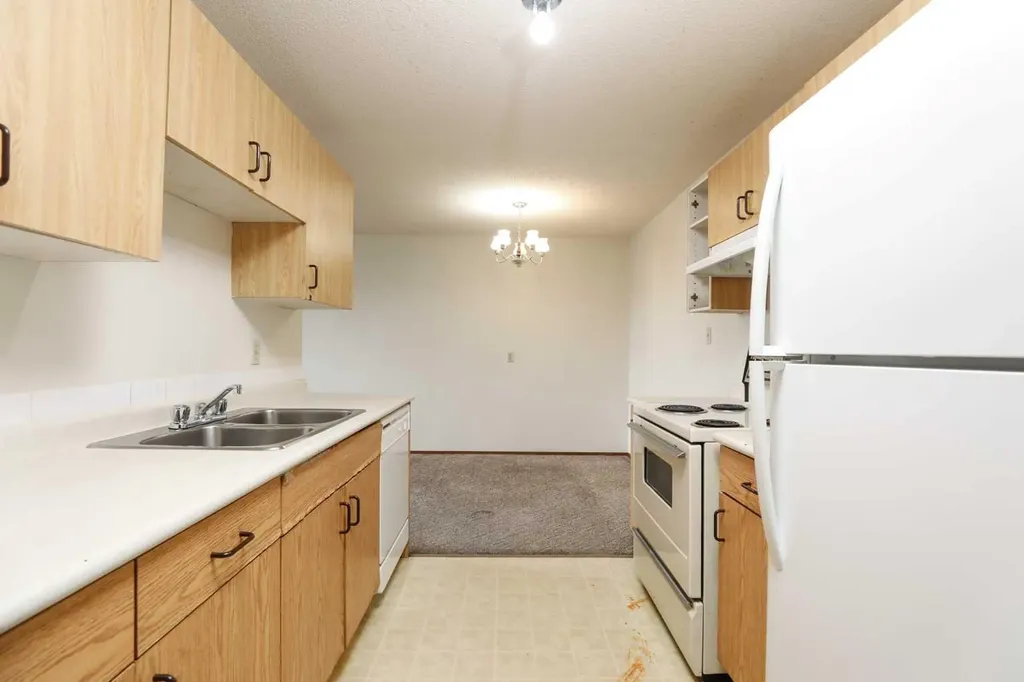 85 Foxbend Crescent N Lethbridge AB T1H 5T4