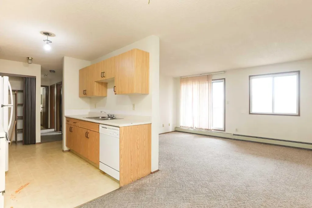 85 Foxbend Crescent N Lethbridge AB T1H 5T4
