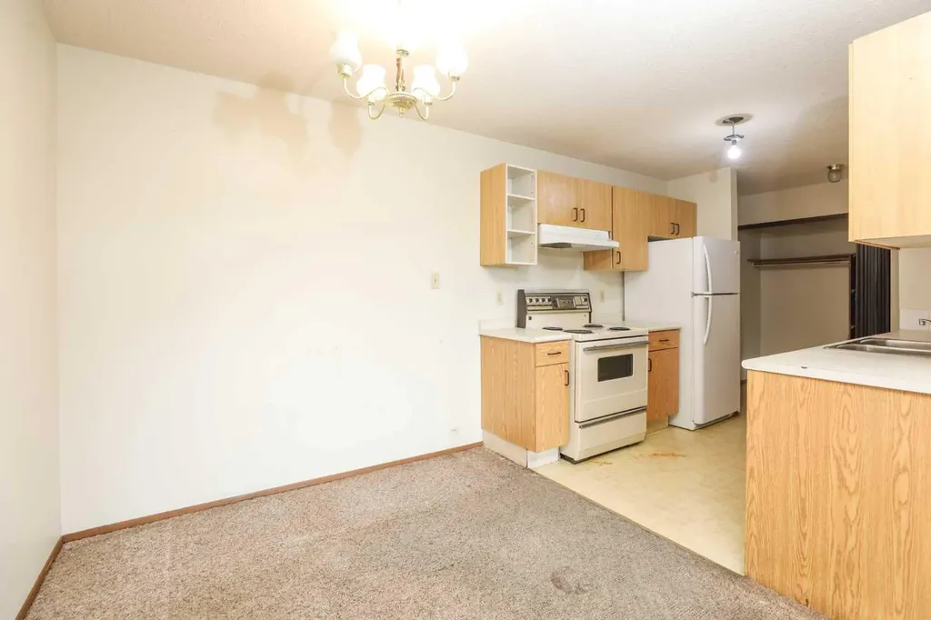 85 Foxbend Crescent N Lethbridge AB T1H 5T4