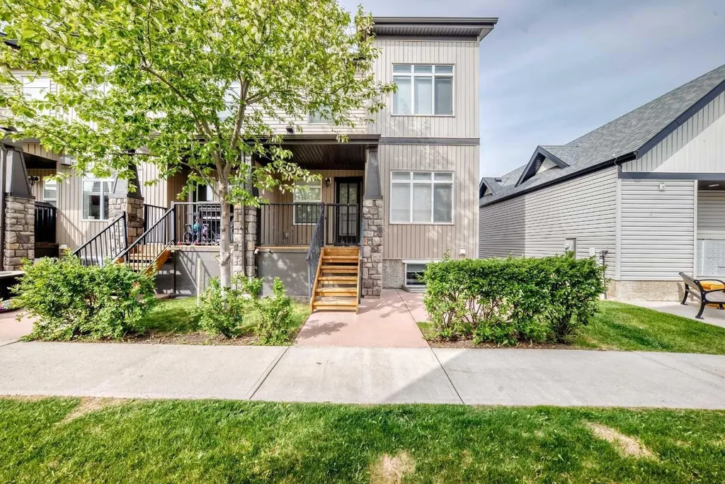 76 Copperpond Landing SE Calgary AB T2Z 1G6