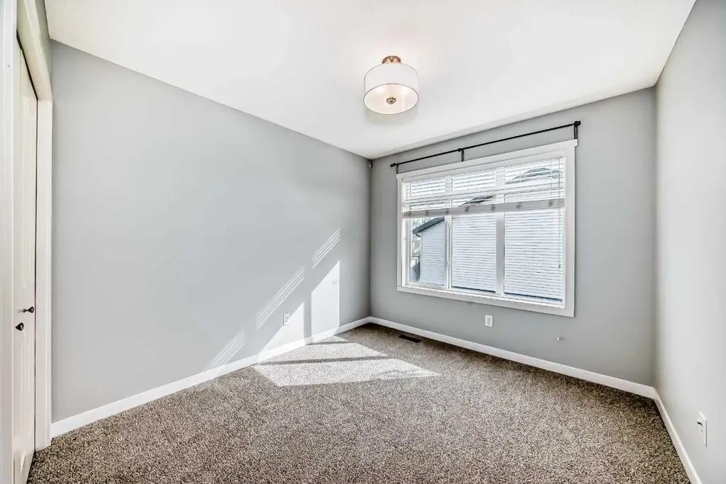 76 Copperpond Landing SE Calgary AB T2Z 1G6