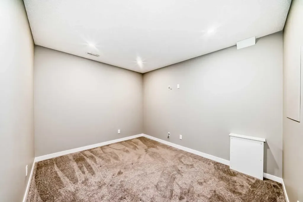 76 Copperpond Landing SE Calgary AB T2Z 1G6