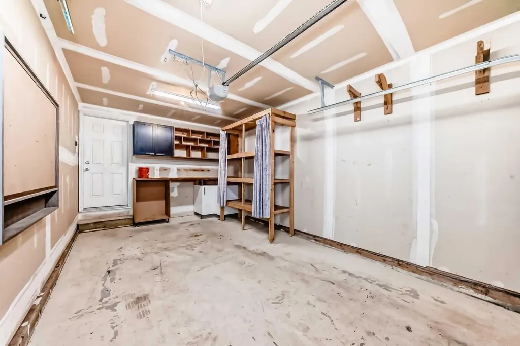 76 Copperpond Landing SE Calgary AB T2Z 1G6