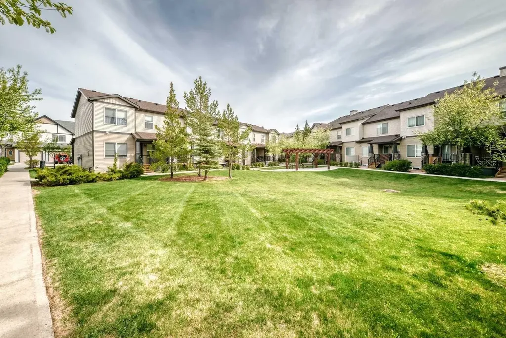 76 Copperpond Landing SE Calgary AB T2Z 1G6