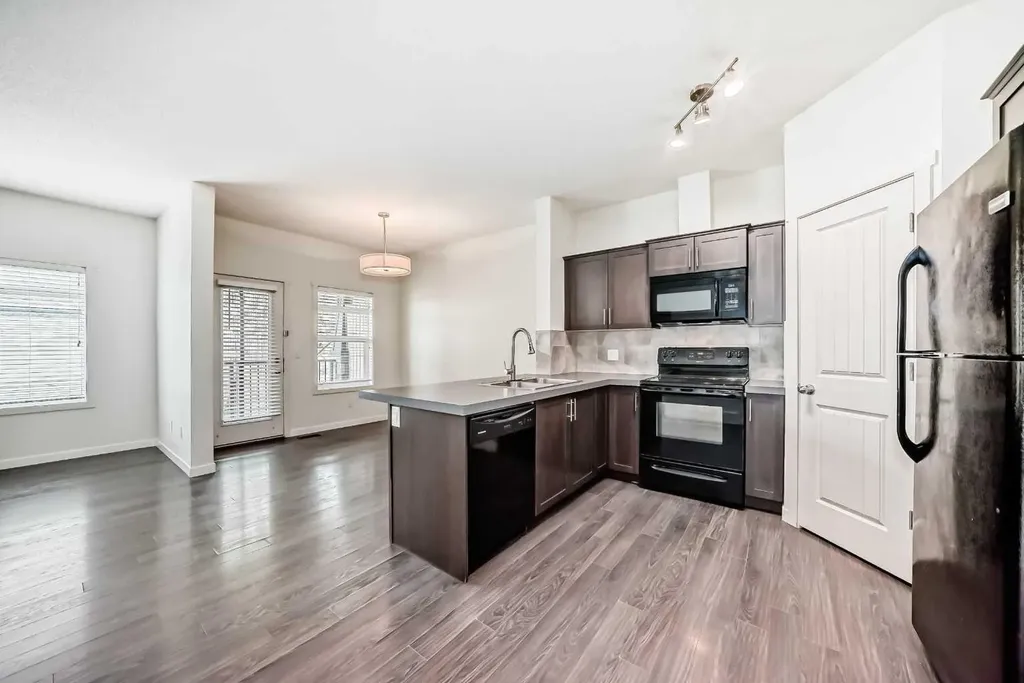 76 Copperpond Landing SE Calgary AB T2Z 1G6