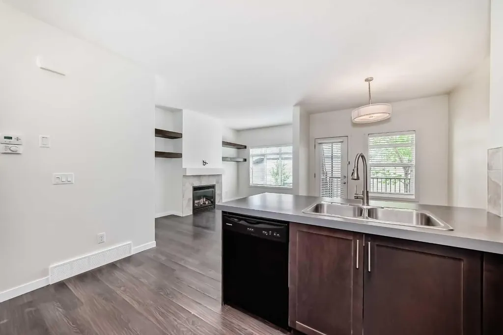 76 Copperpond Landing SE Calgary AB T2Z 1G6