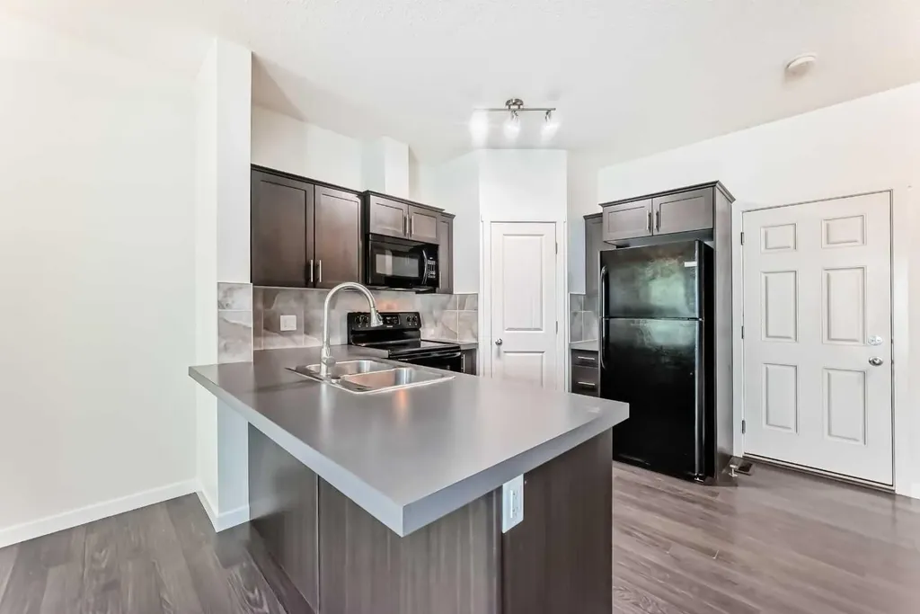 76 Copperpond Landing SE Calgary AB T2Z 1G6