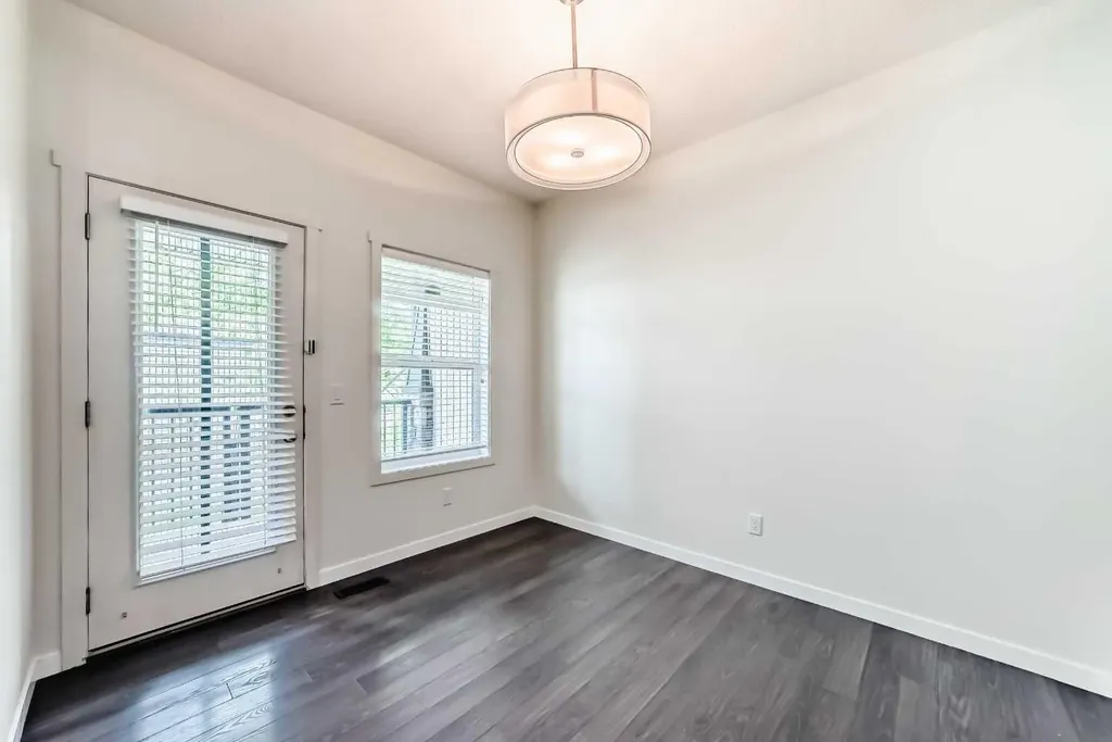76 Copperpond Landing SE Calgary AB T2Z 1G6