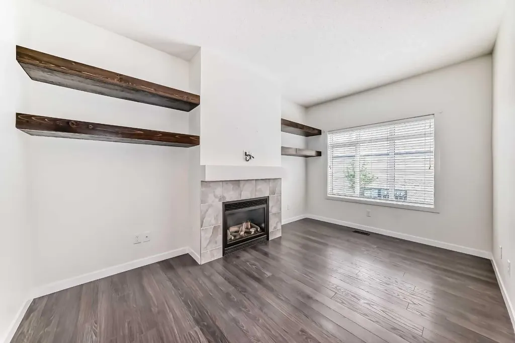 76 Copperpond Landing SE Calgary AB T2Z 1G6