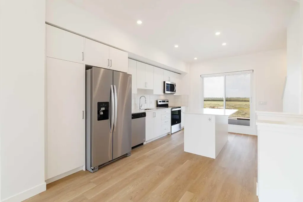 8535 19 Avenue SE Calgary AB T2A 7W8