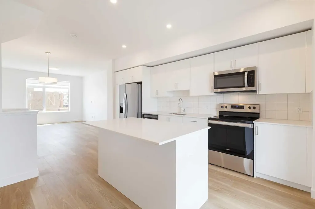 8535 19 Avenue SE Calgary AB T2A 7W8