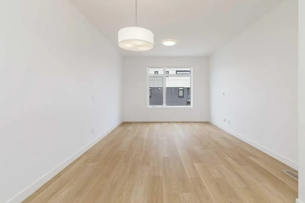 8535 19 Avenue SE Calgary AB T2A 7W8