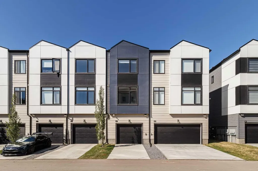8535 19 Avenue SE Calgary AB T2A 7W8