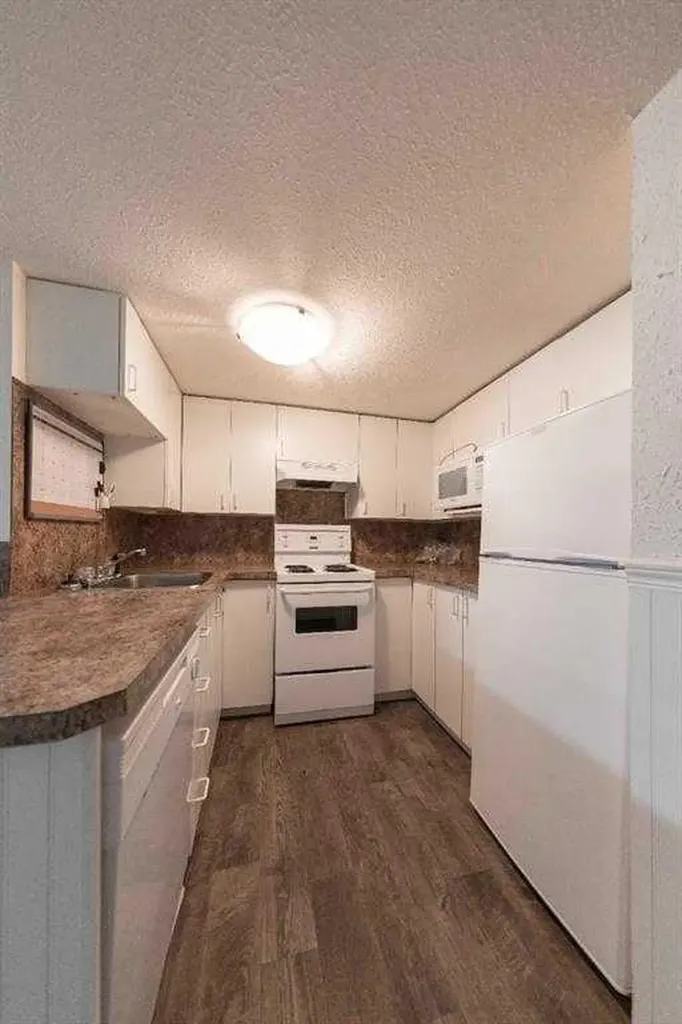 5223 50 Street Lloydminster AB T9V 0M4