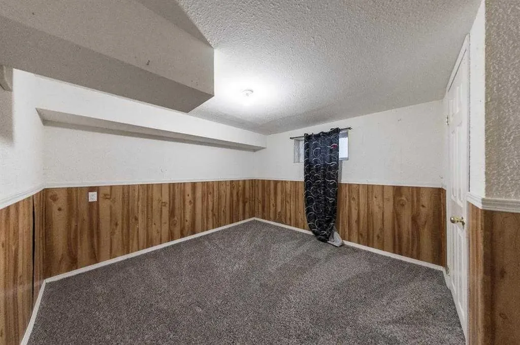 5223 50 Street Lloydminster AB T9V 0M4