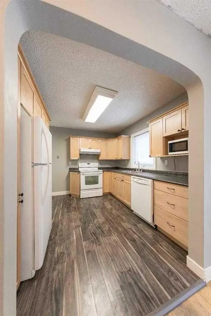 5223 50 Street Lloydminster AB T9V 0M4