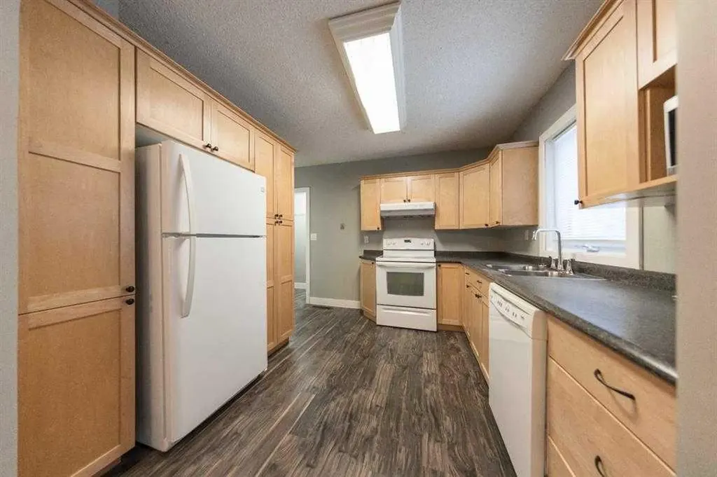 5223 50 Street Lloydminster AB T9V 0M4