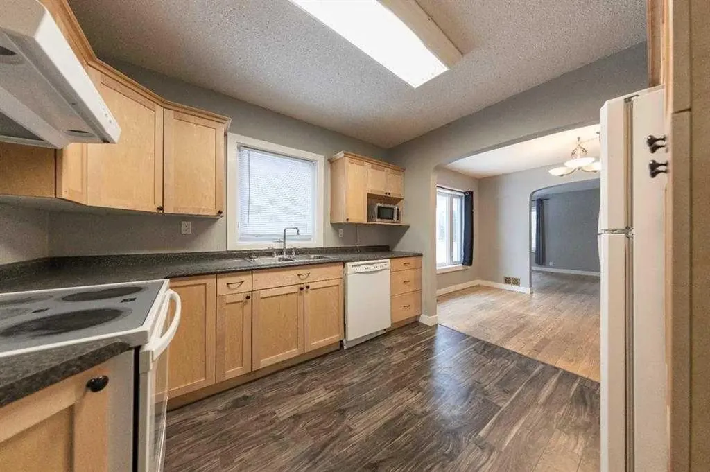 5223 50 Street Lloydminster AB T9V 0M4