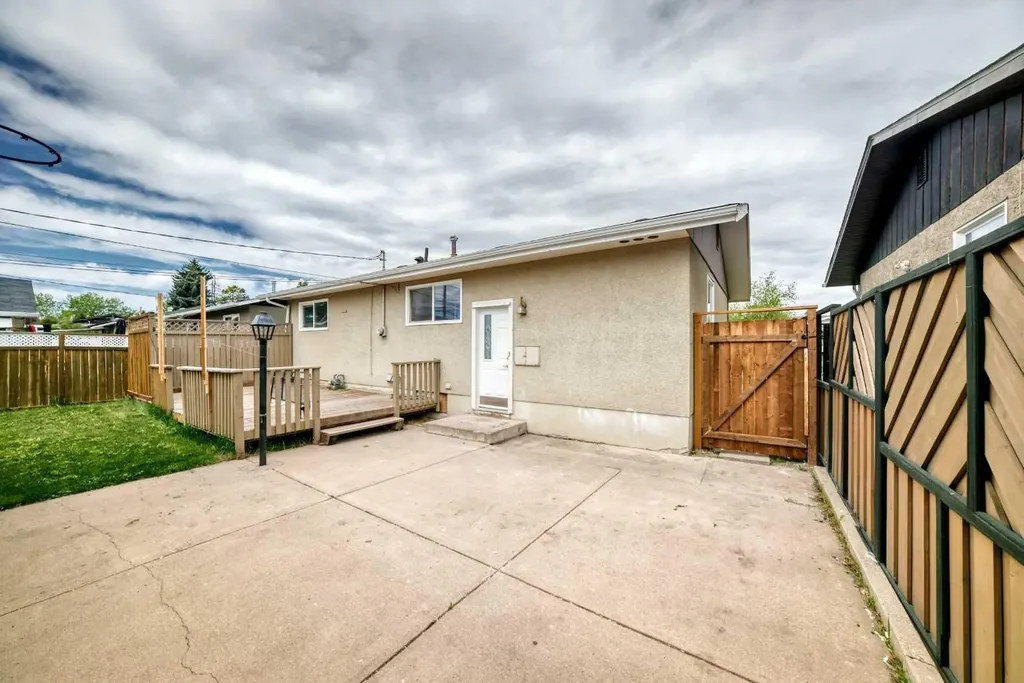 4607 Marwood Way NE Calgary AB T2A2S6
