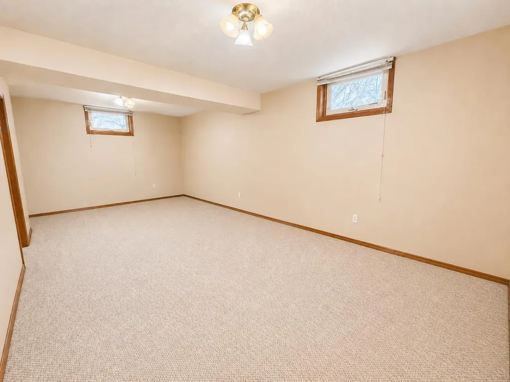 614 6 Avenue Wainwright AB T9W 1B2
