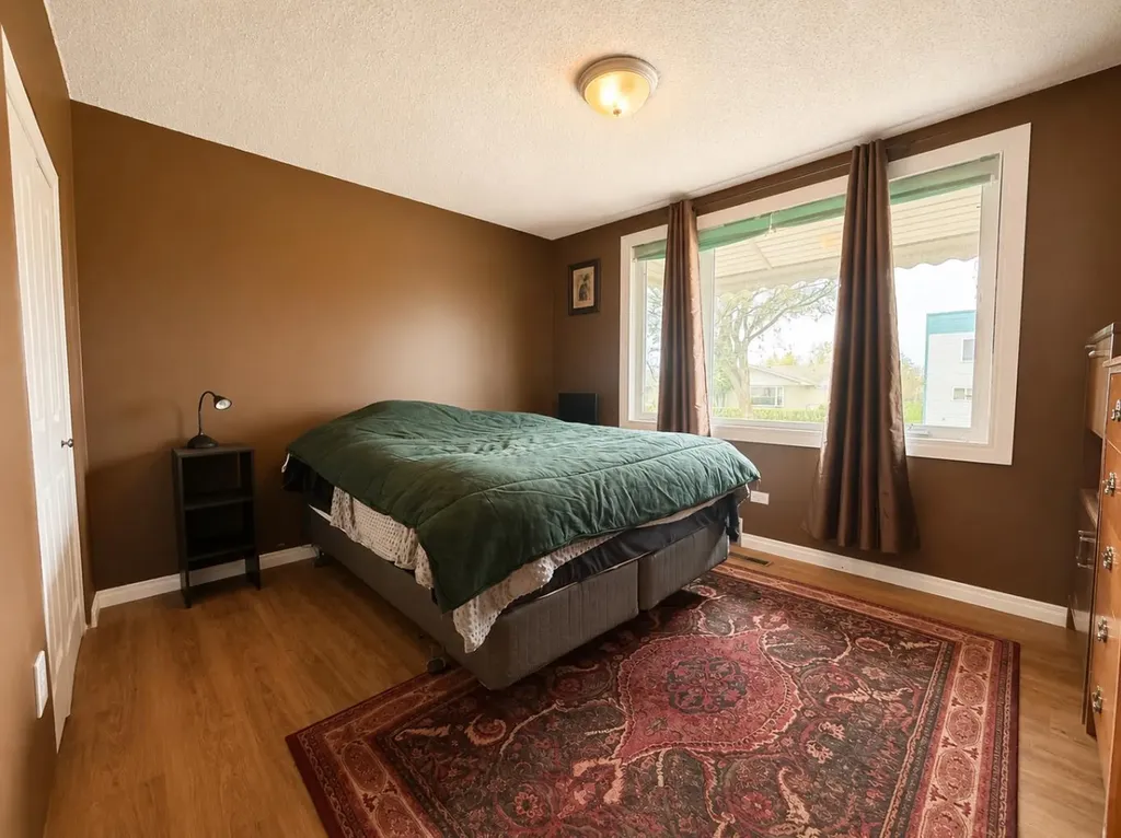 614 6 Avenue Wainwright AB T9W 1B2