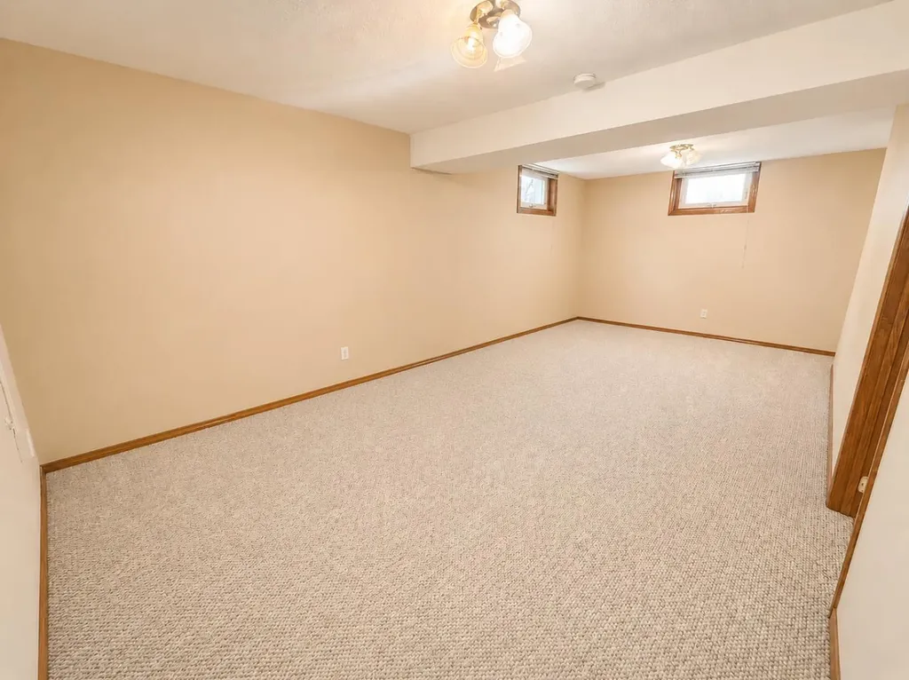 614 6 Avenue Wainwright AB T9W 1B2