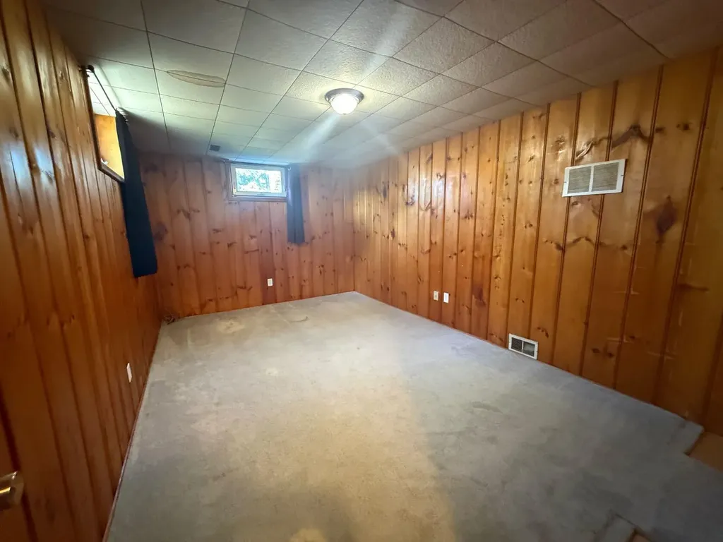 614 6 Avenue Wainwright AB T9W 1B2