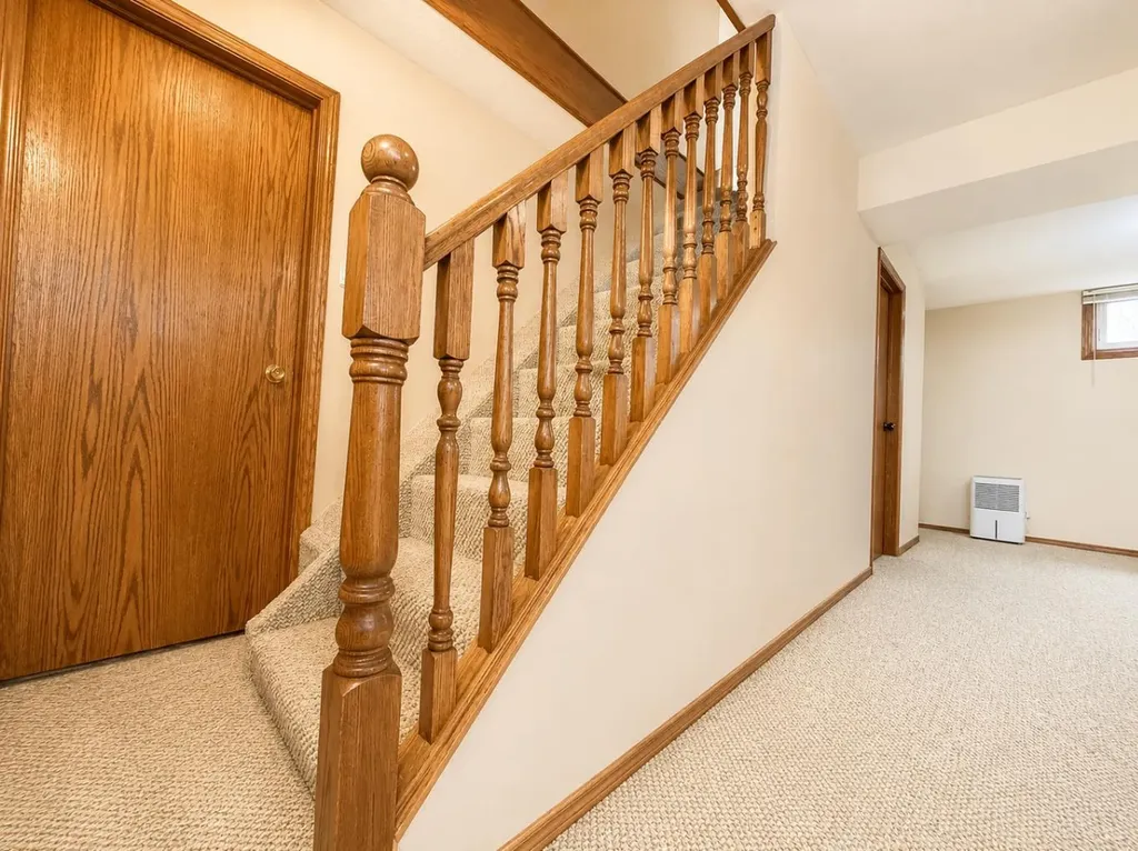 614 6 Avenue Wainwright AB T9W 1B2