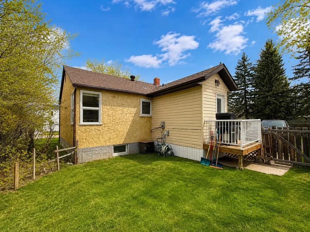 614 6 Avenue Wainwright AB T9W 1B2