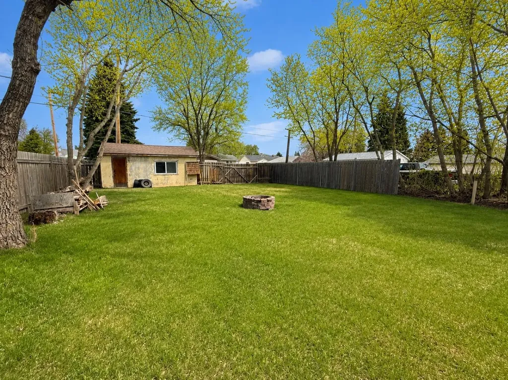 614 6 Avenue Wainwright AB T9W 1B2
