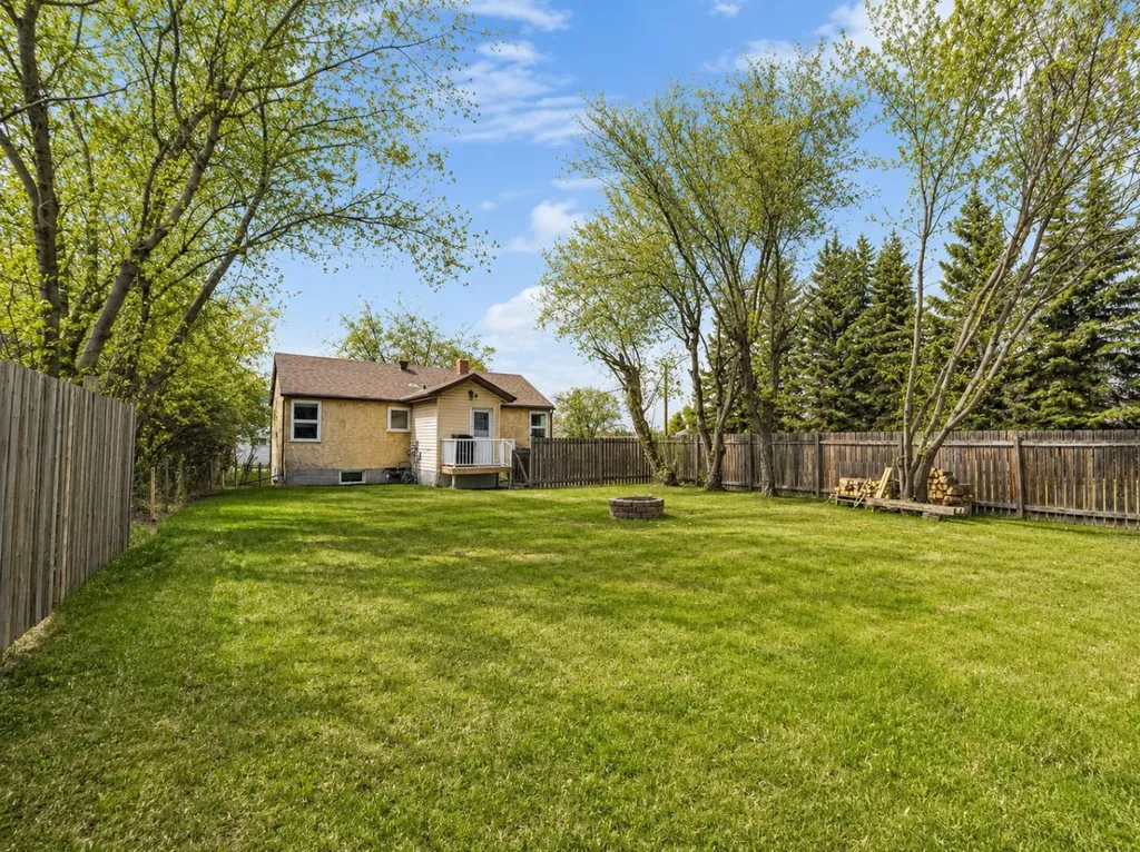 614 6 Avenue Wainwright AB T9W 1B2