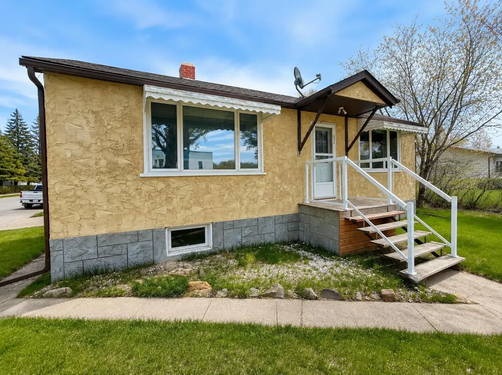 614 6 Avenue Wainwright AB T9W 1B2