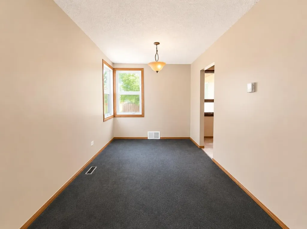 614 6 Avenue Wainwright AB T9W 1B2