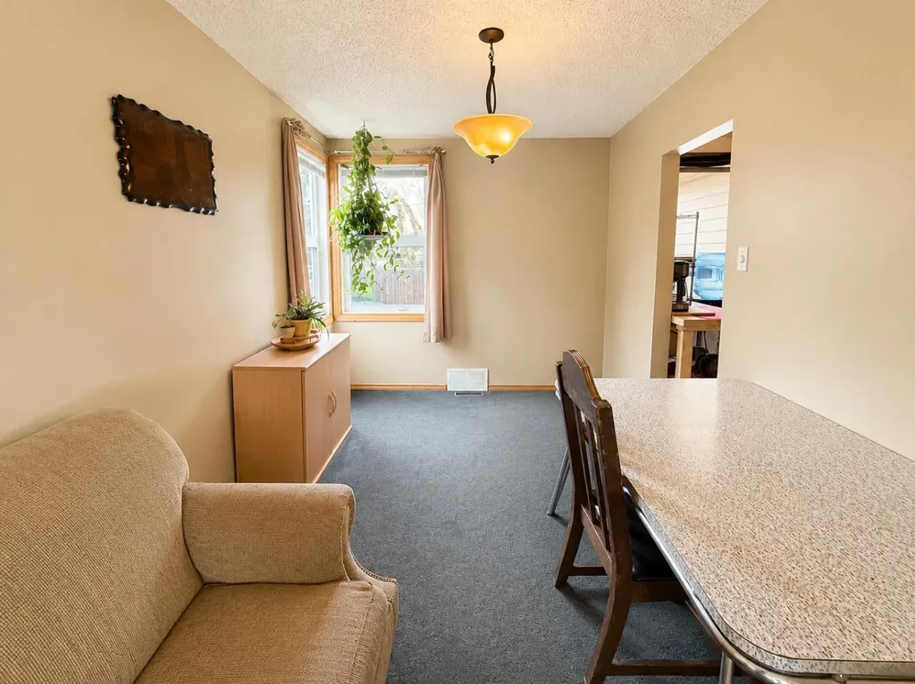 614 6 Avenue Wainwright AB T9W 1B2
