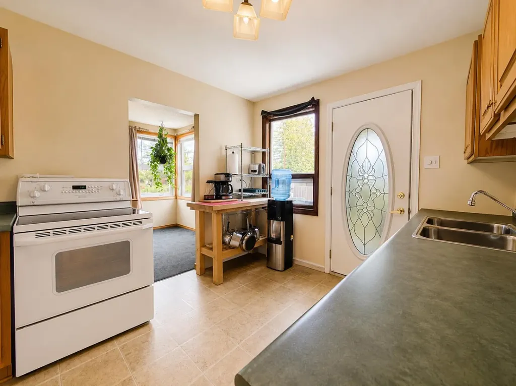 614 6 Avenue Wainwright AB T9W 1B2