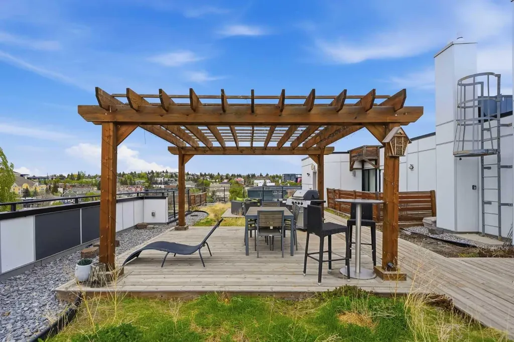 1521 26 Avenue SW Calgary AB T2T 1C4