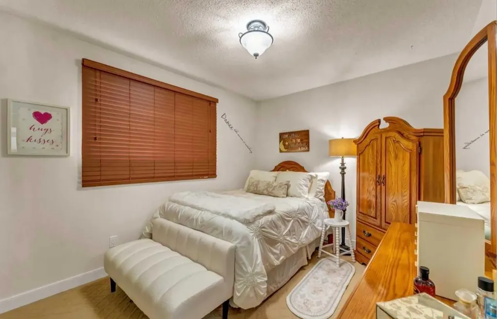 110 Carry Crescent SE Medicine Hat AB T1B 3J8