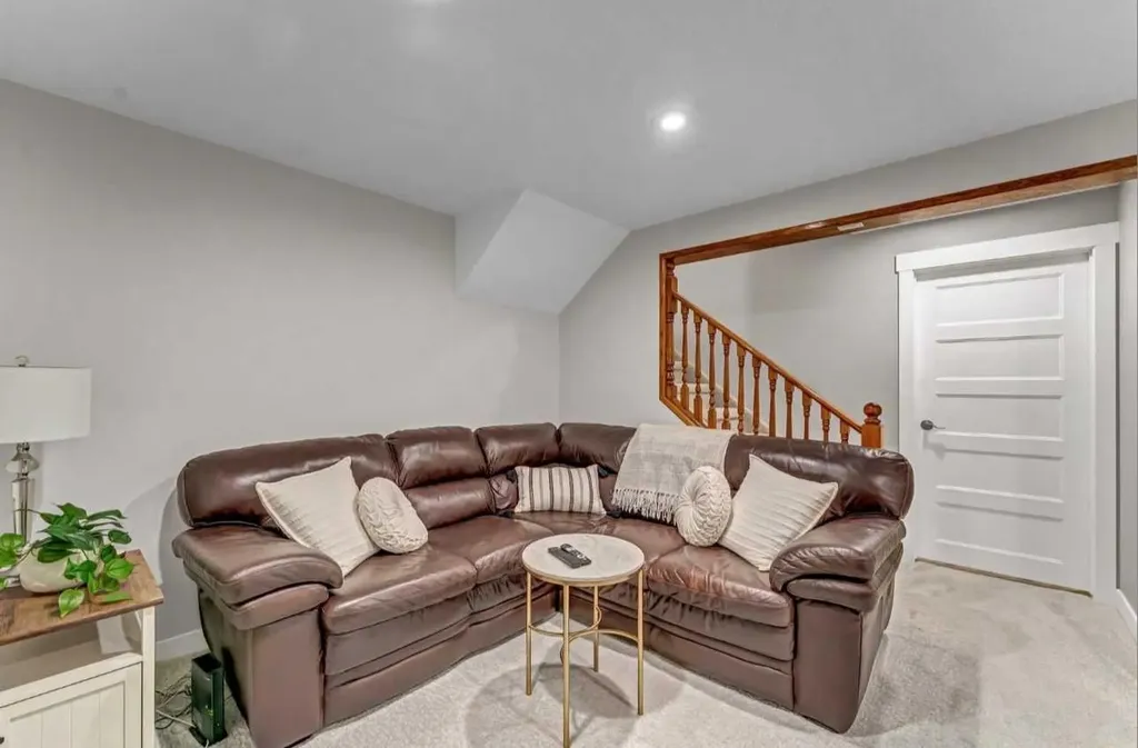 110 Carry Crescent SE Medicine Hat AB T1B 3J8