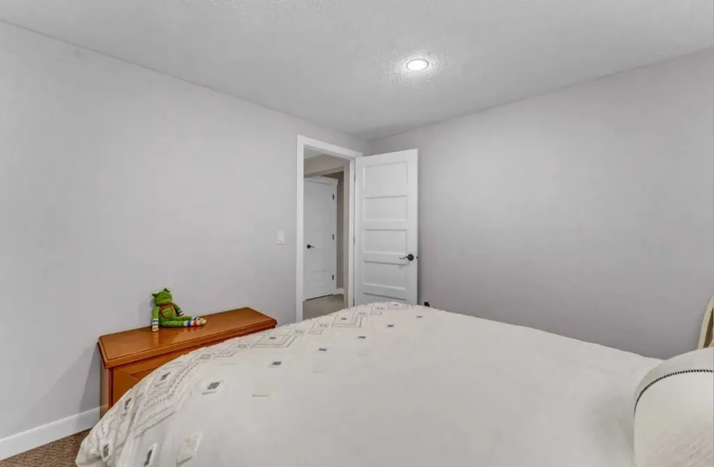110 Carry Crescent SE Medicine Hat AB T1B 3J8