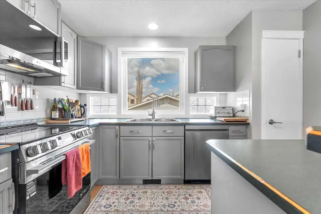 38 Tuscany Valley Heights NW Calgary AB T3L 2E7