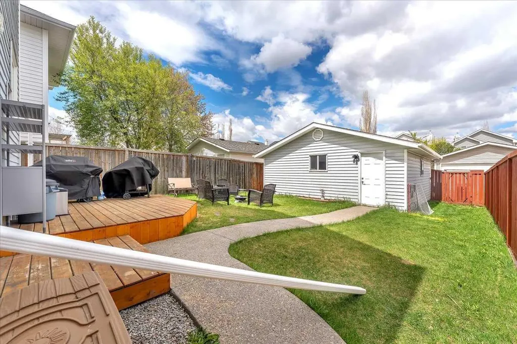 38 Tuscany Valley Heights NW Calgary AB T3L 2E7