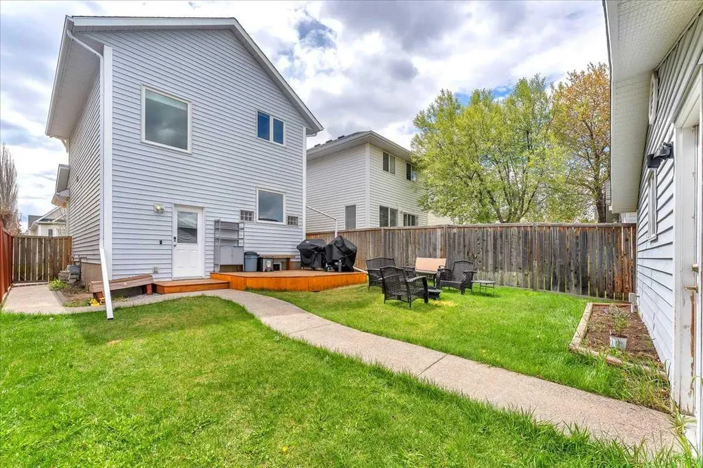 38 Tuscany Valley Heights NW Calgary AB T3L 2E7